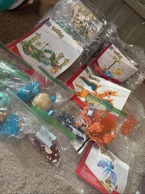 MEGA Construx Pokémon Kit Lot- Charizard, Zubat, Pikachu, Charmander, Squirtle +